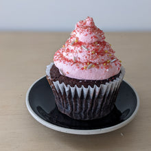 Load image into Gallery viewer, Valentine&#39;s Day Cupcake Kit